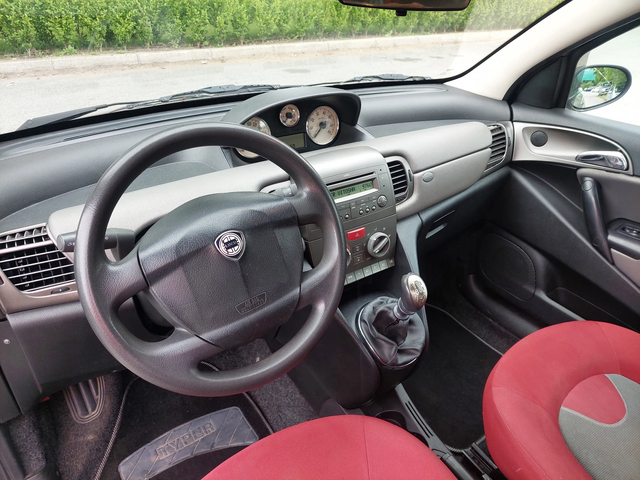 Lancia Ypsilon 1, 2i 60ps KLIMA - автомобили, коли, обяви за нови и употребявани 5