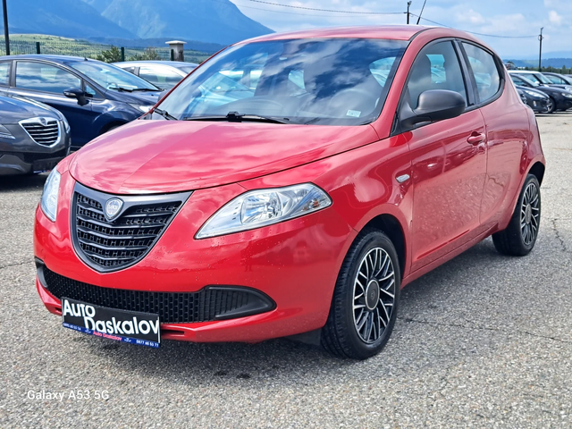 Lancia Ypsilon 1, 3 m-jet MOMO DESIGNE - автомобили, коли, обяви за нови и употребявани 0