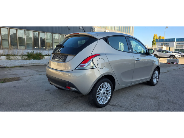 Lancia Ypsilon 1.2i 70k.c EURO 5B ITALIA - автомобили, коли, обяви за нови и употребявани 3
