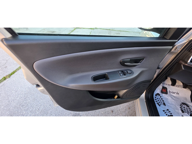 Lancia Ypsilon 1.2i 70k.c EURO 5B ITALIA - автомобили, коли, обяви за нови и употребявани 8