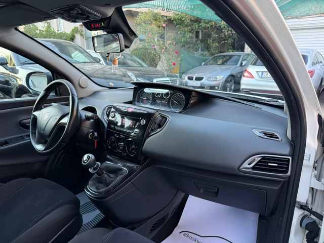 Lancia Ypsilon 1.2I - автомобили, коли, обяви за нови и употребявани 11