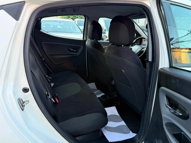 Lancia Ypsilon 1.2I - автомобили, коли, обяви за нови и употребявани 13