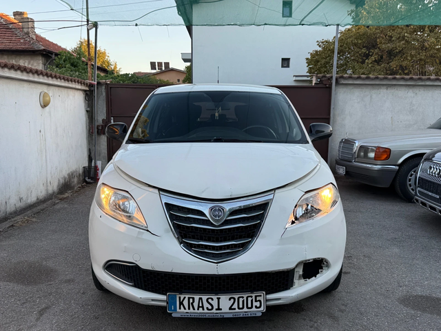 Lancia Ypsilon 1.2I - автомобили, коли, обяви за нови и употребявани 1