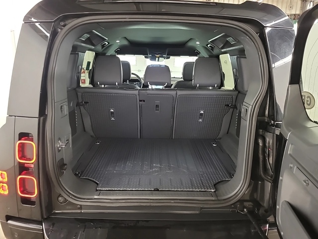 Land Rover Defender 110 X-Dynamic SE AWD - автомобили, коли, обяви за нови и употребявани 11