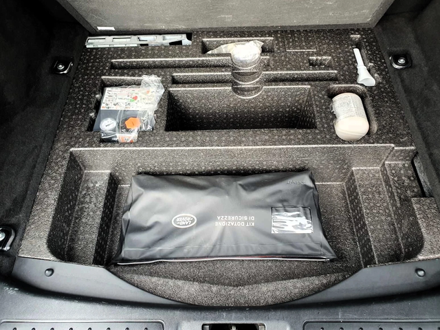 Land Rover Range Rover Evoque 2.0td4/150/4x4/SE - автомобили, коли, обяви за нови и употребявани 15