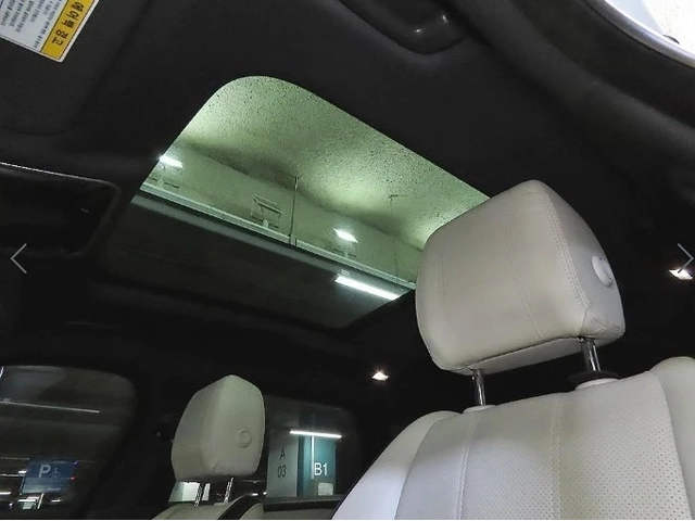 Land Rover Range Rover Velar 3.0 D300 R-Dynamic SE - автомобили, коли, обяви за нови и употребявани 11