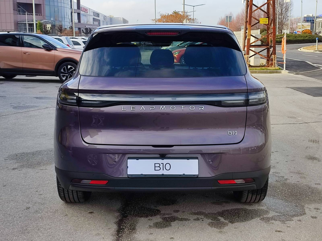 Leapmotor B10 DESIGN BEV 160kW SUV - автомобили, коли, обяви за нови и употребявани 6