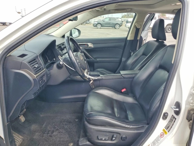 Lexus CT 200h - автомобили, коли, обяви за нови и употребявани 3