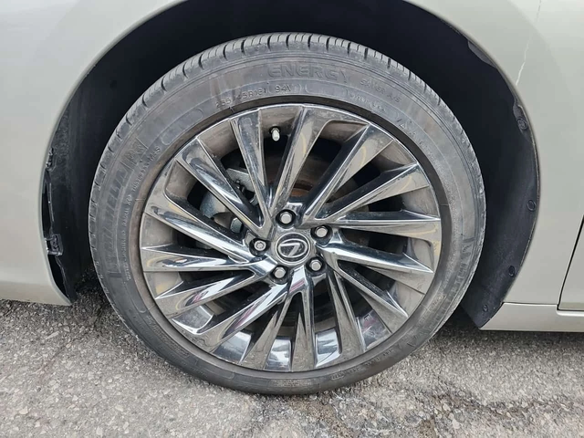 Lexus ES 300 Hybrid * Eдин собственик * Без инциденти * CARFAX - автомобили, коли, обяви за нови и употребявани 13