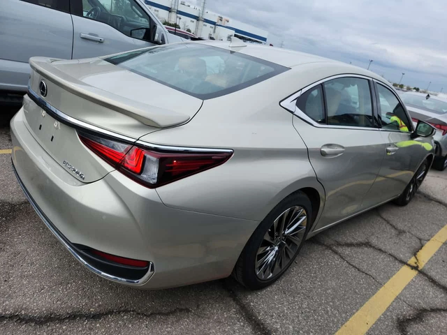 Lexus ES 300 Hybrid * Eдин собственик * Без инциденти * CARFAX - автомобили, коли, обяви за нови и употребявани 2
