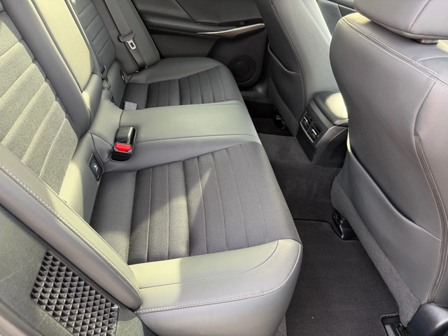 Lexus IS 300 2.5 HYBRID - автомобили, коли, обяви за нови и употребявани 13