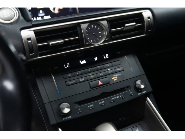 Lexus IS 300 - автомобили, коли, обяви за нови и употребявани 11