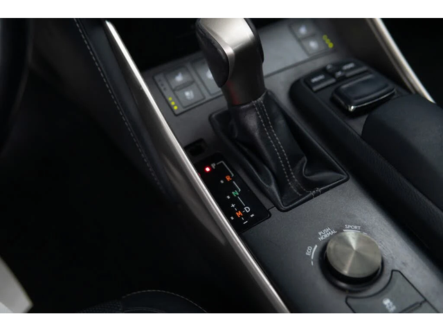 Lexus IS 300 - автомобили, коли, обяви за нови и употребявани 14