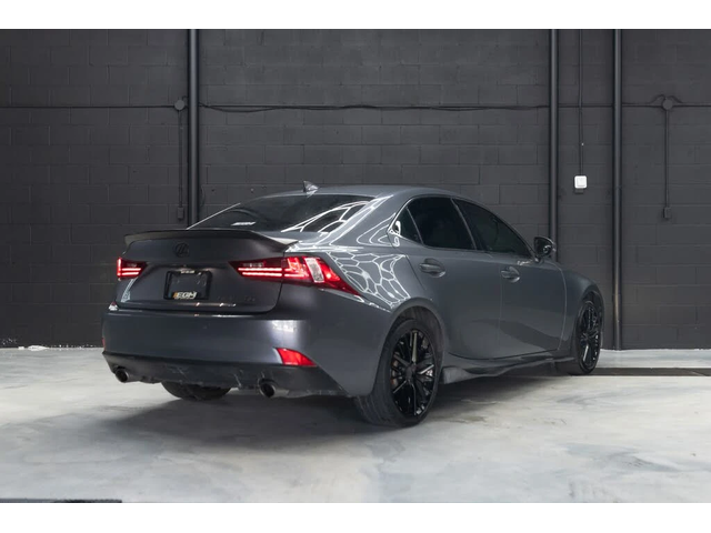 Lexus IS 300 - автомобили, коли, обяви за нови и употребявани 5