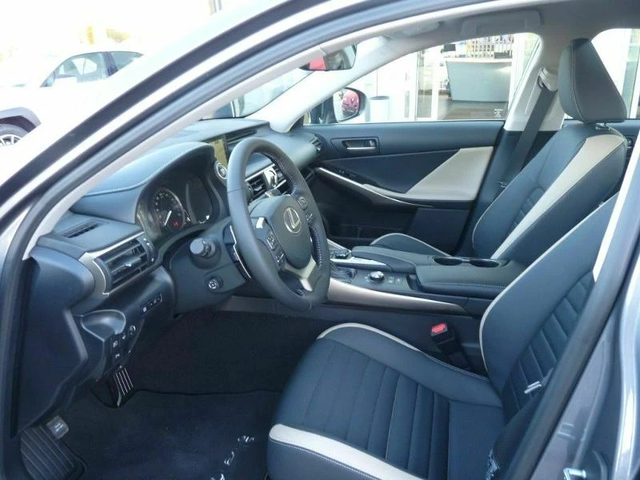 Lexus IS 300h Competition - автомобили, коли, обяви за нови и употребявани 7