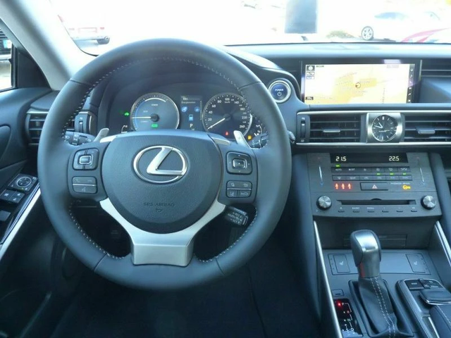 Lexus IS 300h Competition - автомобили, коли, обяви за нови и употребявани 8