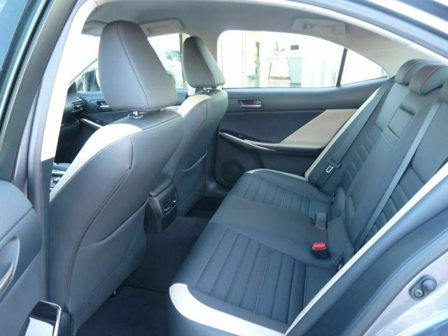 Lexus IS 300h Competition - автомобили, коли, обяви за нови и употребявани 9