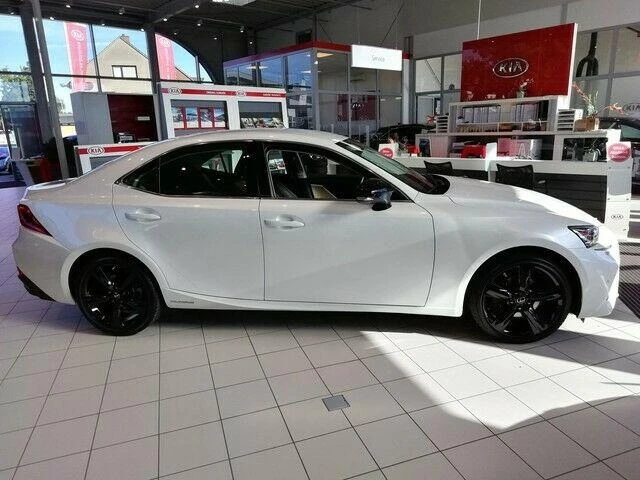 Lexus IS 300h Sport Line - автомобили, коли, обяви за нови и употребявани 4