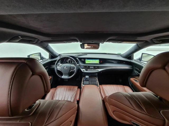 Lexus LS 500h AWD - автомобили, коли, обяви за нови и употребявани 9