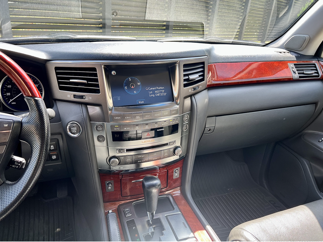 Lexus LX 570 V8 AWD Mark Levinson - автомобили, коли, обяви за нови и употребявани 5