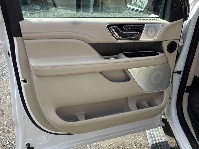 Lincoln Navigator ПАНО* ТЕЛЕВИЗОРИ* * ПЪРВИ СОБСТВЕНИК* БЕЗ ИНЦИДЕНТ - автомобили, коли, обяви за нови и употребявани 11