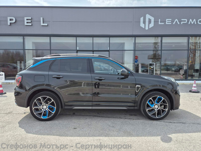 LINK&CO 01 SUV 261к.с. Plug-In Hybrid - автомобили, коли, обяви за нови и употребявани 4