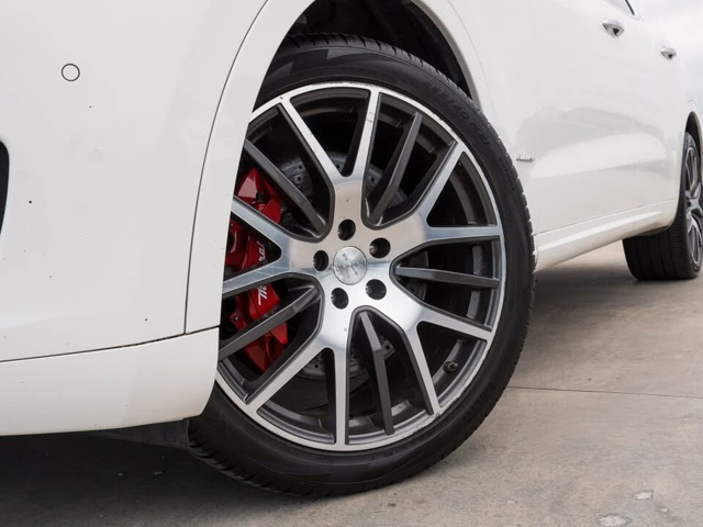 Maserati Levante S GRANLUSSO 424 HP* HARMAN* PANO* БЯЛА ПЕРЛА - автомобили, коли, обяви за нови и употребявани 4