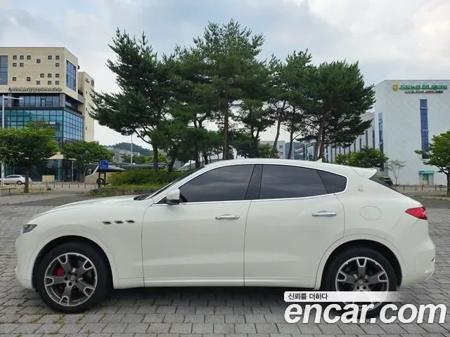 Maserati Levante ДИЗЕЛ | 2 КЛЮЧА | ПАНОРАМА - автомобили, коли, обяви за нови и употребявани 3