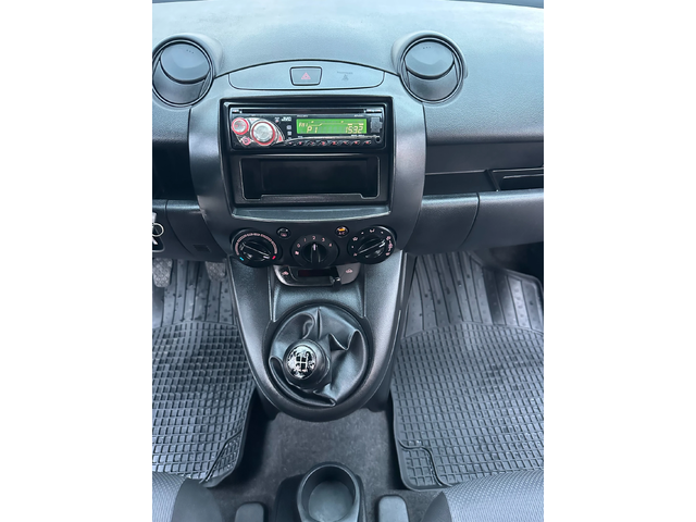 Mazda 2 1.3I 75KC - автомобили, коли, обяви за нови и употребявани 11