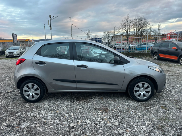 Mazda 2 1.3I 75KC - автомобили, коли, обяви за нови и употребявани 5