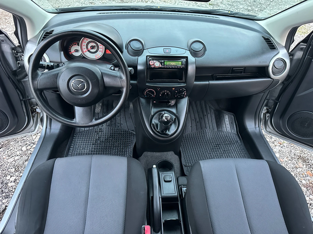 Mazda 2 1.3I 75KC - автомобили, коли, обяви за нови и употребявани 9