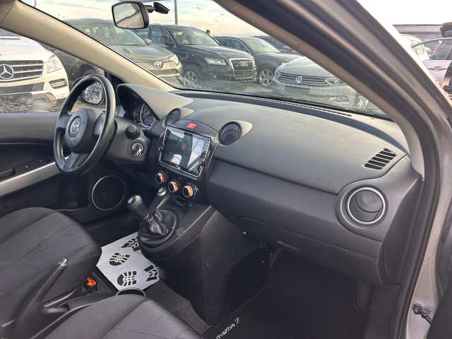 Mazda 2 1.3GAZ NAVI EURO 5 - автомобили, коли, обяви за нови и употребявани 10