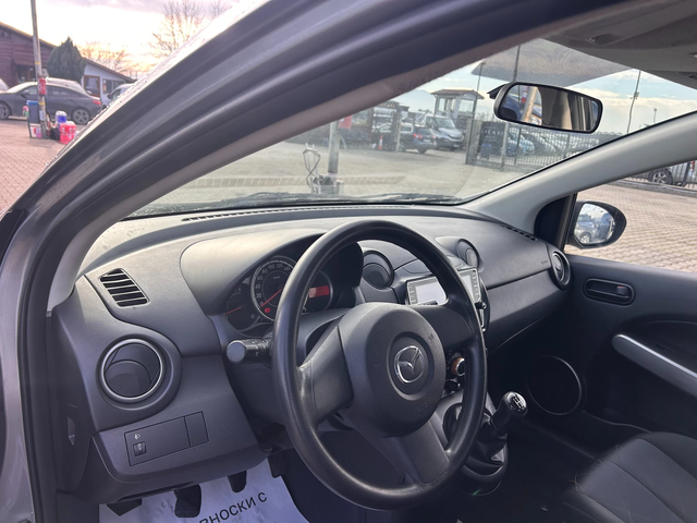 Mazda 2 1.3GAZ NAVI EURO 5 - автомобили, коли, обяви за нови и употребявани 11