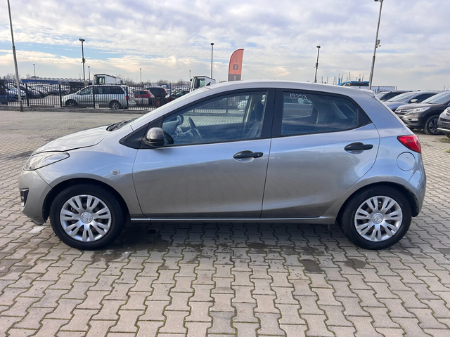 Mazda 2 1.3GAZ NAVI EURO 5 - автомобили, коли, обяви за нови и употребявани 8