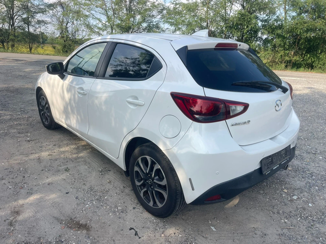 Mazda 2 1.5D-NAVI-TOPP - автомобили, коли, обяви за нови и употребявани 4