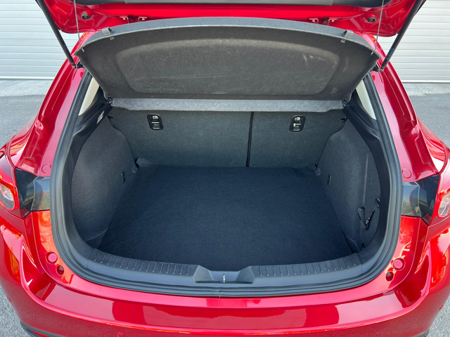 Mazda 3 1.5D - автомобили, коли, обяви за нови и употребявани 13