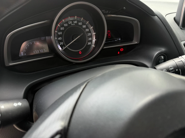 Mazda 3 1.5 BENZIN AUSTRIA - автомобили, коли, обяви за нови и употребявани 9