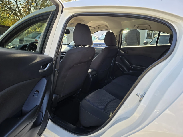 Mazda 3 1.5 SKYACTIV 100к.с Топ състояние - автомобили, коли, обяви за нови и употребявани 10