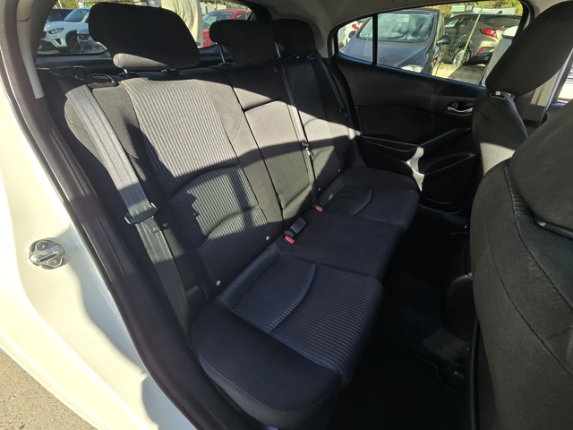 Mazda 3 1.5 SKYACTIV 100к.с Топ състояние - автомобили, коли, обяви за нови и употребявани 13