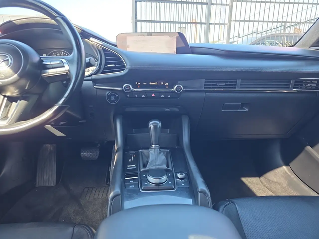 Mazda 3 GT Auto * HUD / BOSE / LEATHER / SUNROOF / DRIVER Front Wheel Drive - автомобили, коли, обяви за нови и употребявани 11