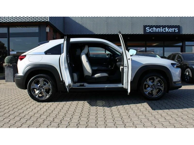 Mazda MX-30 e-SKYACTIV ADVANTAGE - автомобили, коли, обяви за нови и употребявани 4