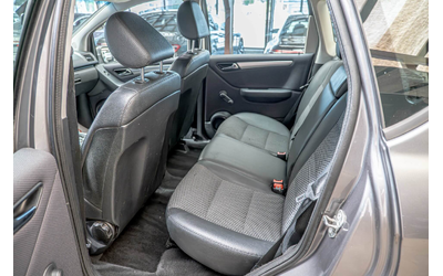 Mercedes A200 CDI/Подгрев/Авантгард/Автомат/Темпомат - автомобили, коли, обяви за нови и употребявани 7