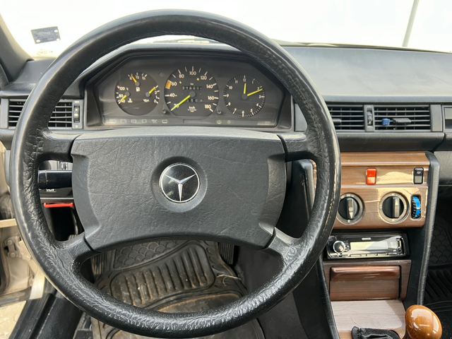 Mercedes-Benz 124 200D 72к.с. Шибедах - автомобили, коли, обяви за нови и употребявани 12