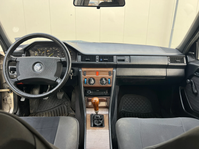 Mercedes-Benz 124 200D 72к.с. Шибедах - автомобили, коли, обяви за нови и употребявани 13