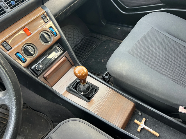 Mercedes-Benz 124 200D 72к.с. Шибедах - автомобили, коли, обяви за нови и употребявани 15