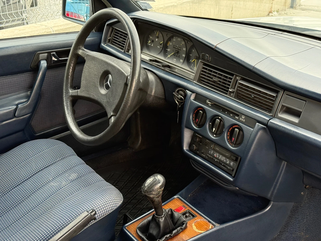Mercedes-Benz 190 2.0D* 1985г* БЕЗ РЪЖДИ* ТЯСНАТА ЛАЙСНА* - автомобили, коли, обяви за нови и употребявани 12