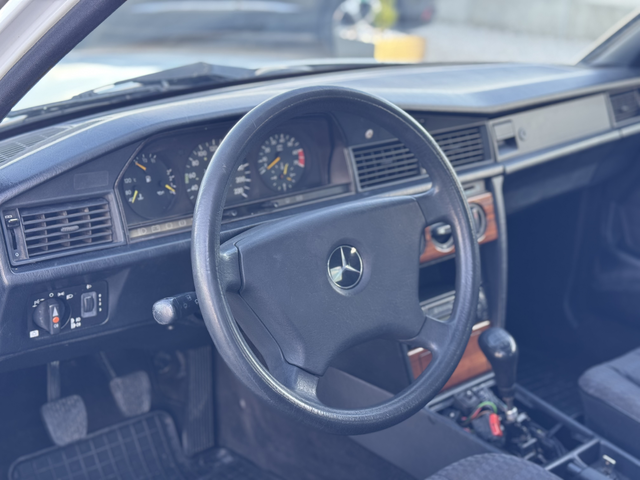 Mercedes-Benz 190 Mercedes-Benz 190 - автомобили, коли, обяви за нови и употребявани 6