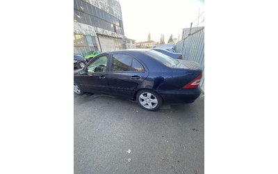 mercedes-benz-200 - 1