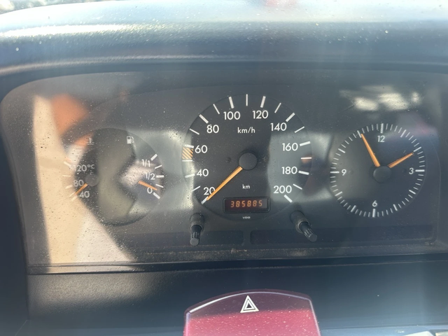 Mercedes-Benz 212 - автомобили, коли, обяви за нови и употребявани 14