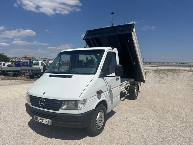 Mercedes-Benz 212 - автомобили, коли, обяви за нови и употребявани 1